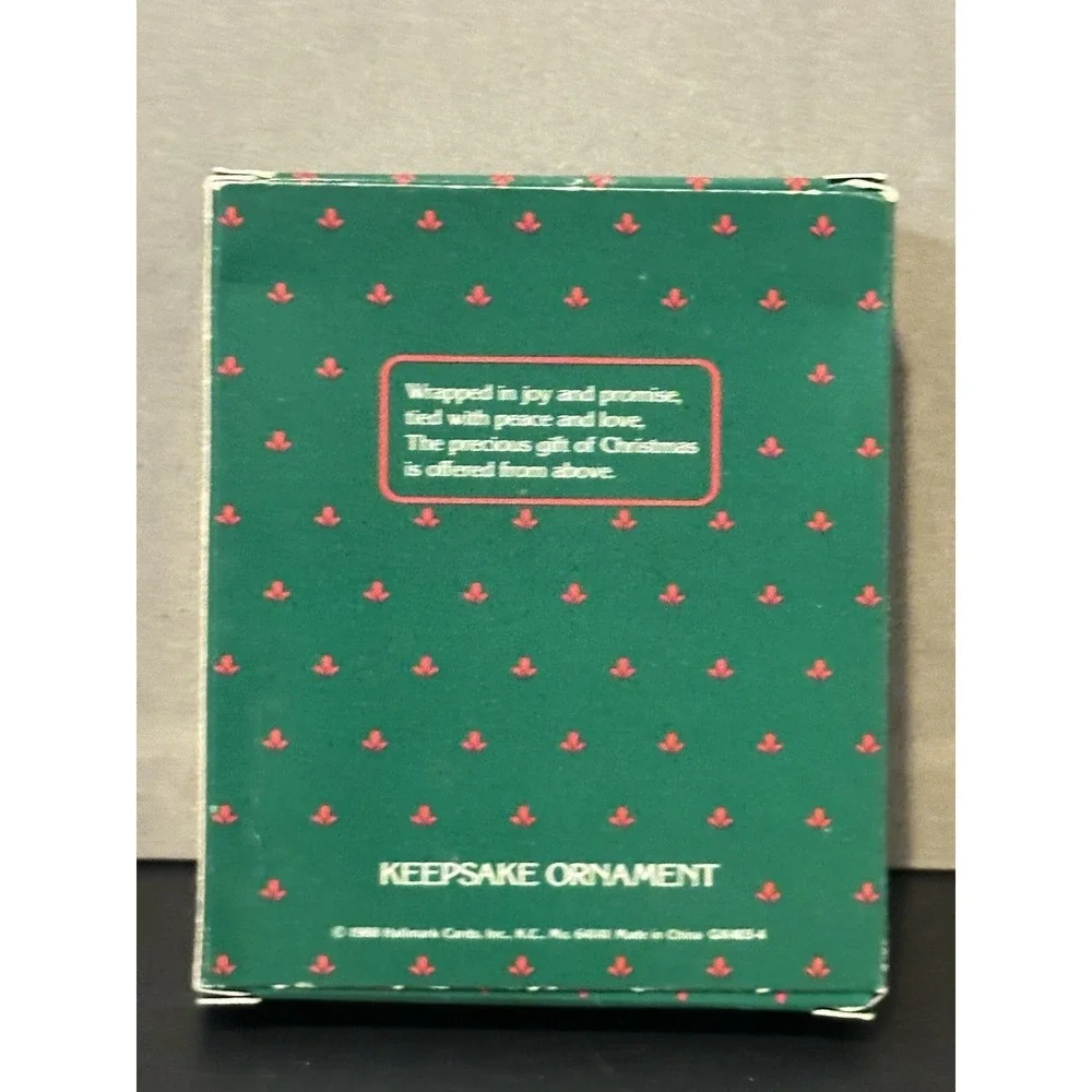 Hallmark Keepsake 1988 Miniature Creche Acrylic Ornament Collector's Series #4‎